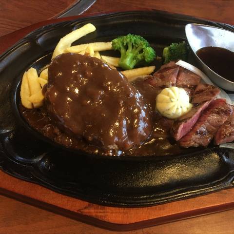 カットステーキ70gとハンバーグ 