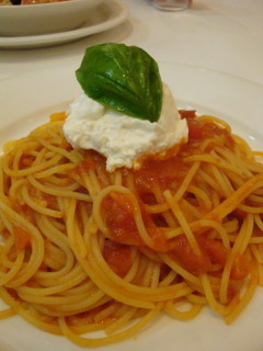 リコッタチーズのスパゲティ、トマトソース