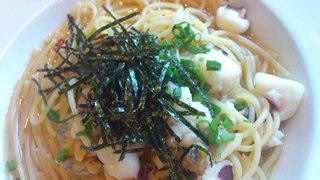 アサリとイカゲソの醤油ソースパスタ