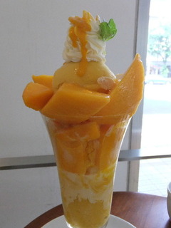 マンゴーパフェ