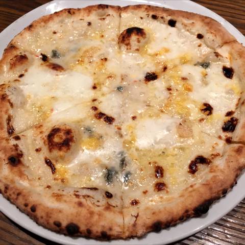 ４種のチーズのピッツァ