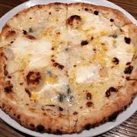 ４種のチーズのピッツァ