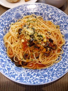 黒オリーブのトマトパスタ　アンチョビ風味
