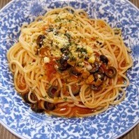黒オリーブのトマトパスタ　アンチョビ風味