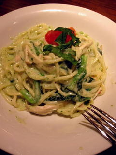 チキンクリームパスタバジリコ風味