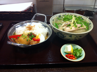 ミニカレーとミニフォーのセット