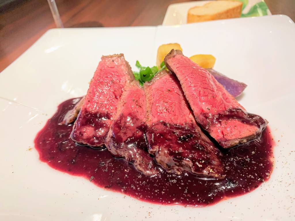 ワインビーフ　シンタマのロースト　赤ワインのソース