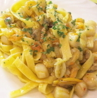 海の幸たっぷりのフィットチーネのパスタ