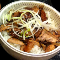 ミニチャーシュー丼