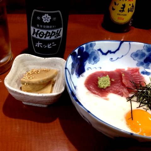 今宵はホッピーに山かけマグロ!