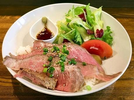 和牛イチボのローストビーフ丼