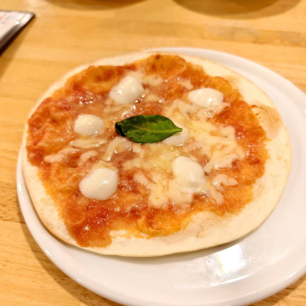 うすパリ生地のマルゲリータ