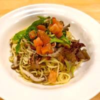 きのこと吊るしベーコン・トマトのバジリコ…