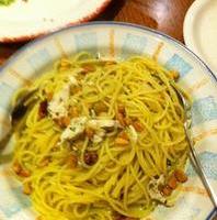 蒸し鶏と松の実のぺぺロンチーニスパゲティ