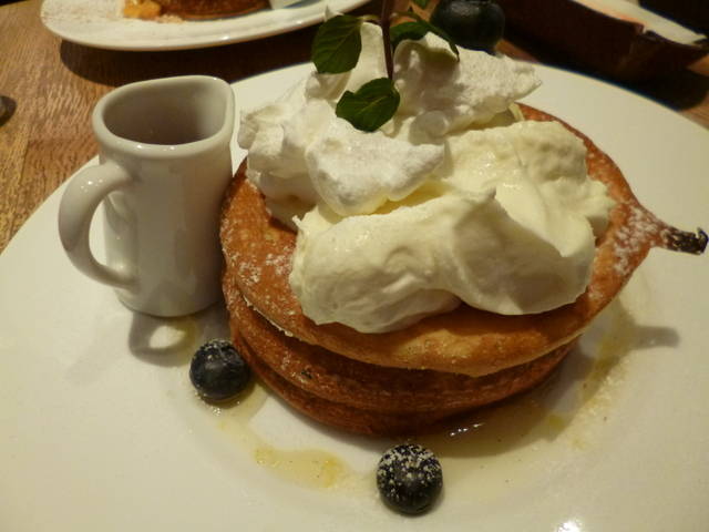 ブルーベリーとマスカルポーネクリームのパンケーキ