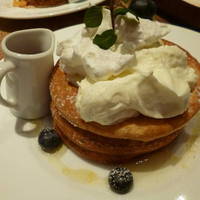 ブルーベリーとマスカルポーネクリームのパンケーキ