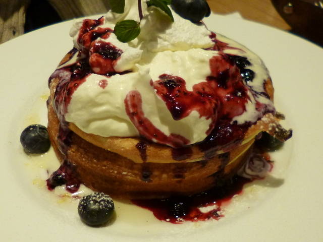 ブルーベリーとマスカルポーネクリームのパンケーキ