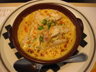 やわらか蒸し鶏とベーコンのクリームグラタン