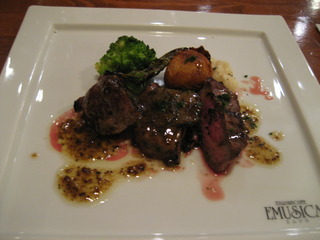 牛肉ソース添え