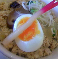 そぼろとウドの立川丼