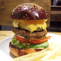 アボカドチーズバーガー