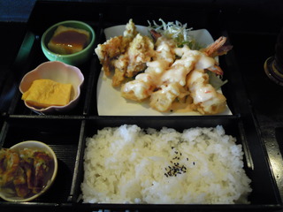 ぷりぷりエビマヨと唐揚げ御膳