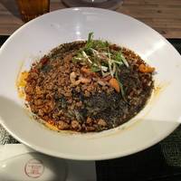 黒ごま汁なし担々麺