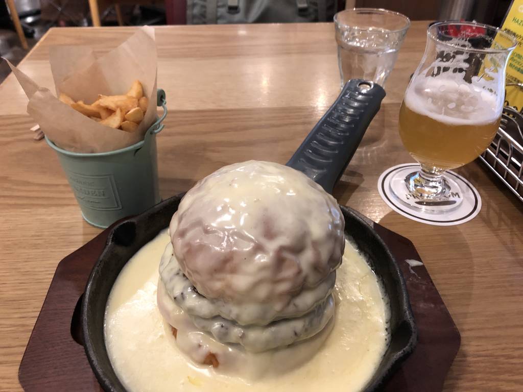 和牛バーガー 鉄板とろけるチーズ