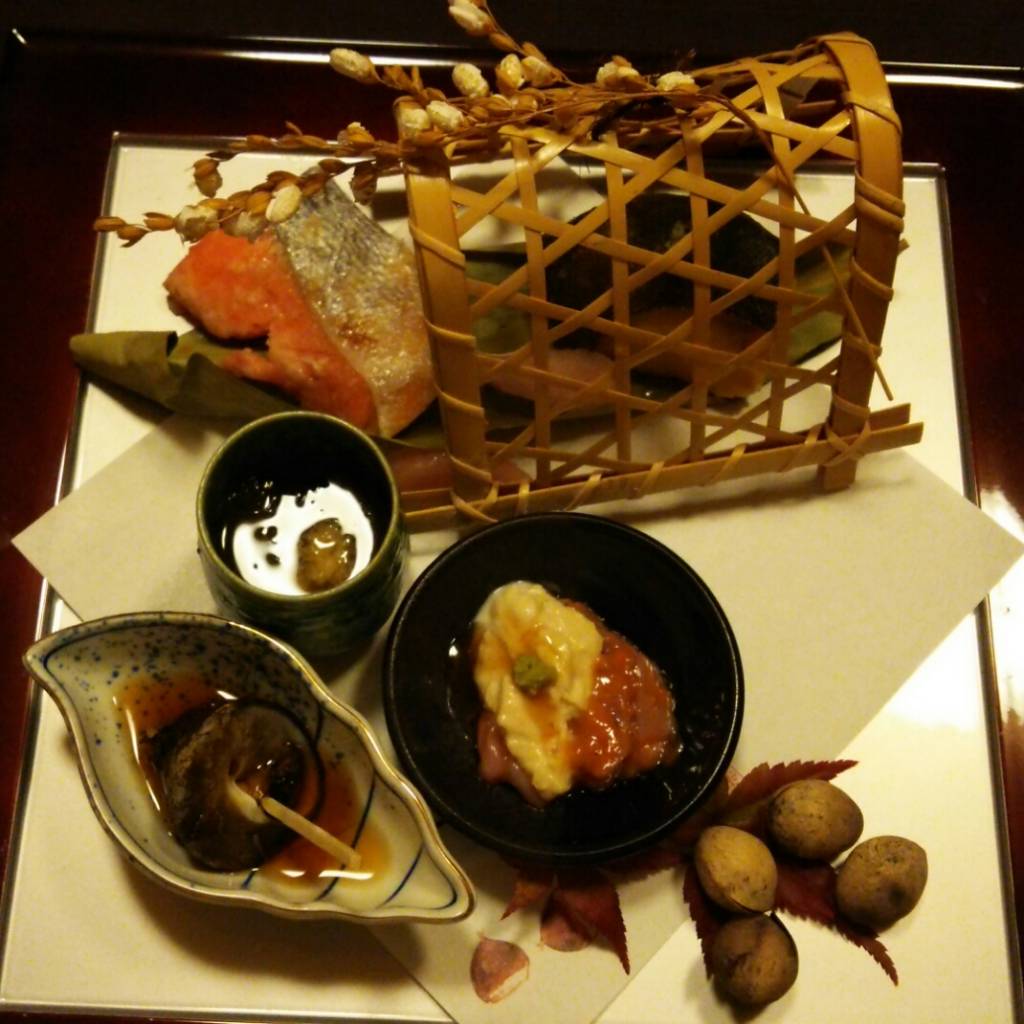 銀鱈西京焼と銀鮭こうじ漬けもずく、しったかとろ湯葉、いり銀杏