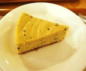 サツマイモと黒ゴマのクリームチーズケーキ