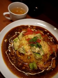 アボカドのオムライス