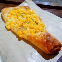 たっぷりコーンマヨデニッシュ