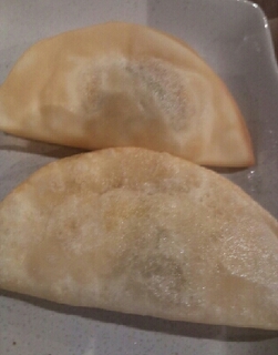 チーズの餃子皮揚げ