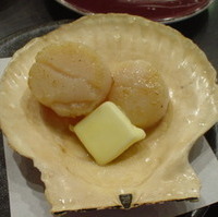 殻付ホタテのバター焼き