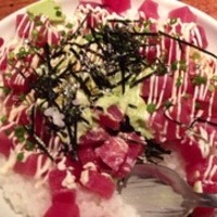 マグロアボカド丼　中身大盛