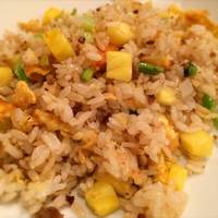 バイナップル炒飯