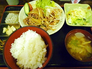 豚生姜焼きと鳥唐揚の定食