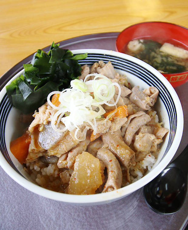 もつ煮丼