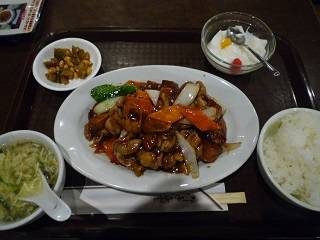 モツとジャガイモの煮込み定食