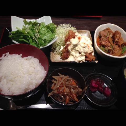 もつ煮とチキン南蛮定食