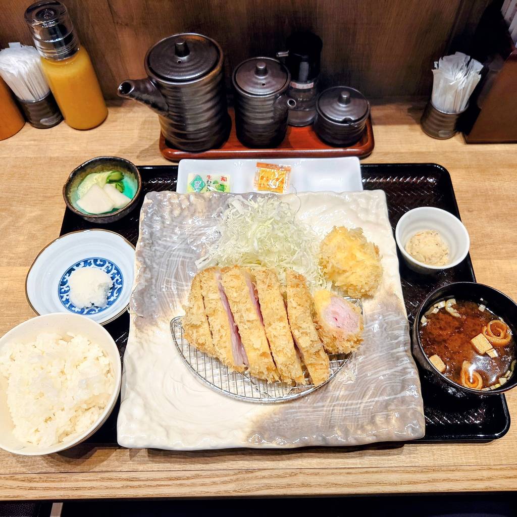 国産銘柄豚 上ロースカツ定食