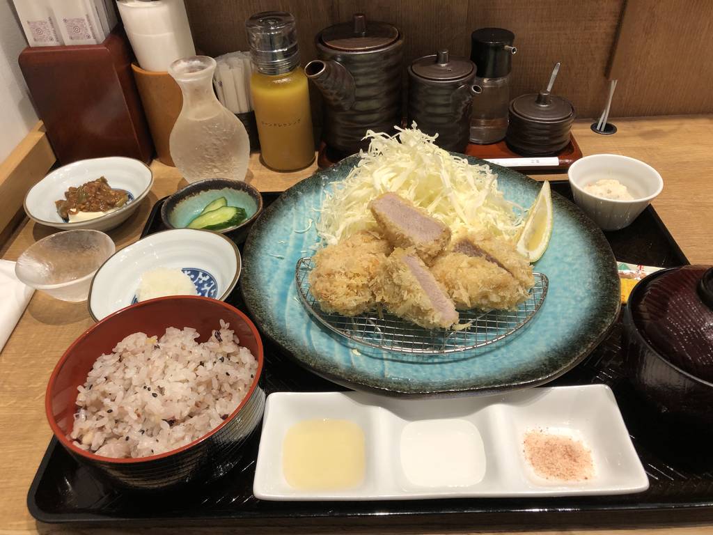 国産銘柄豚 上ヒレカツ定食