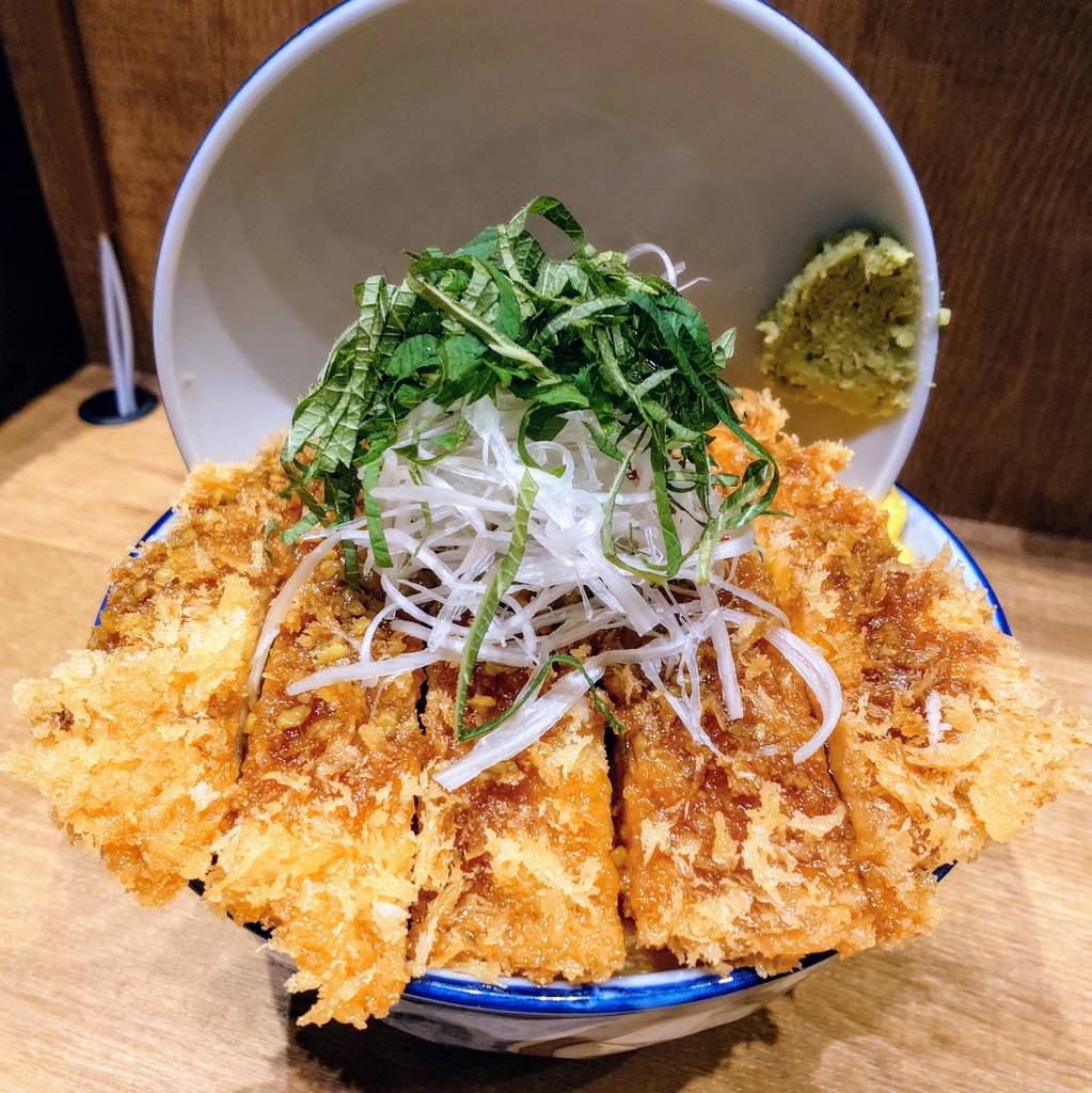 しそわさびカツ玉丼