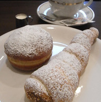 コルネ・プラリネ