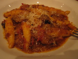 丸チョウの赤ワイン煮込み ピエモンテ風ニョッキ