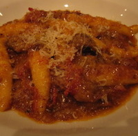 丸チョウの赤ワイン煮込み　ピエモンテ風ニ…