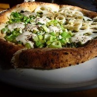 野沢菜のピザ・レンコンのピザ（ＨＡＲＦ＆…