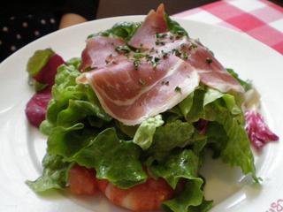 パルマ産生ハムと小海老のサラダ