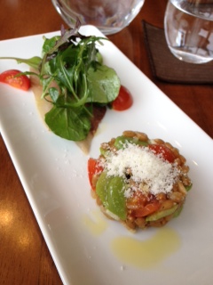 小麦のサラダとスモークされたいさき