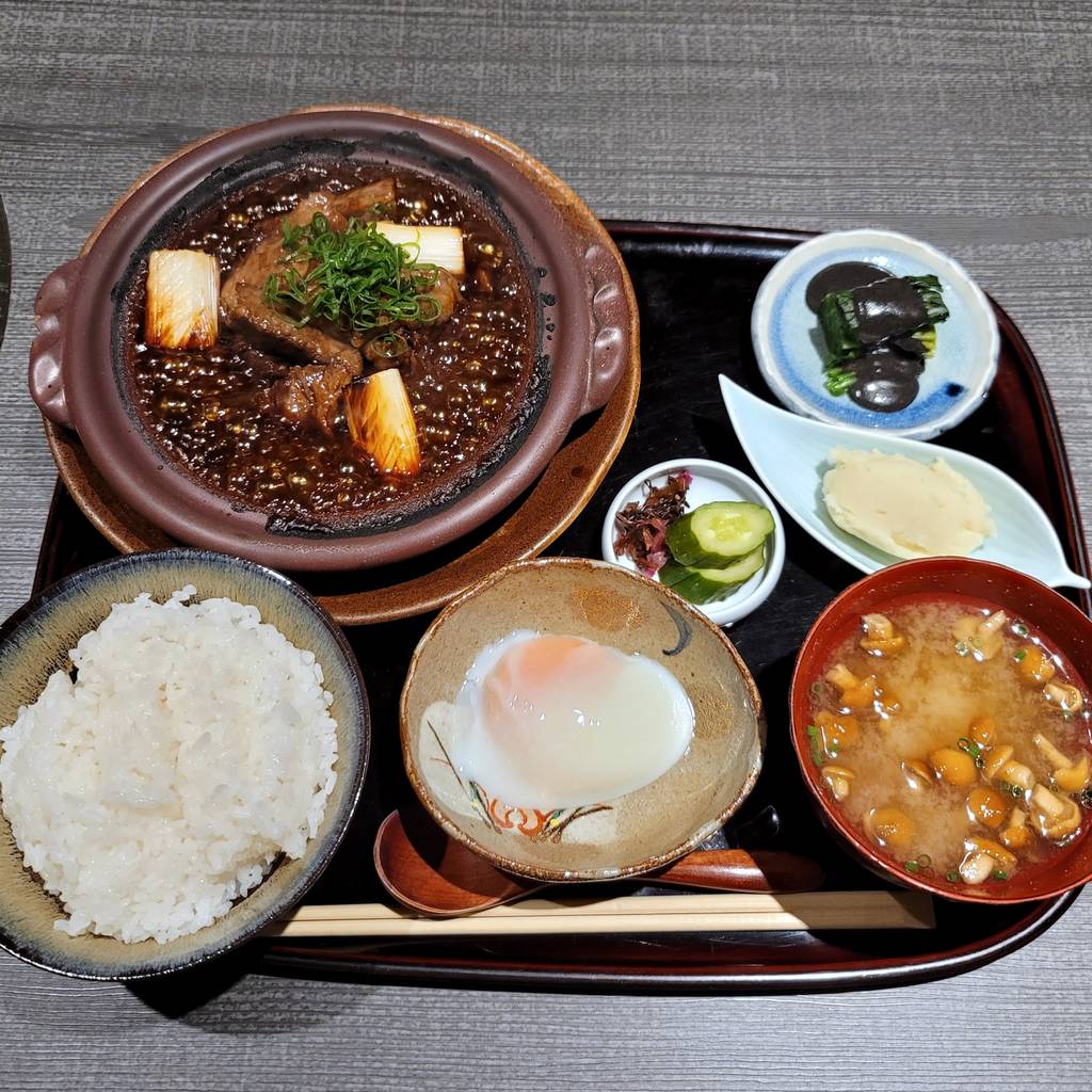 黒毛和牛の牛鍋定食